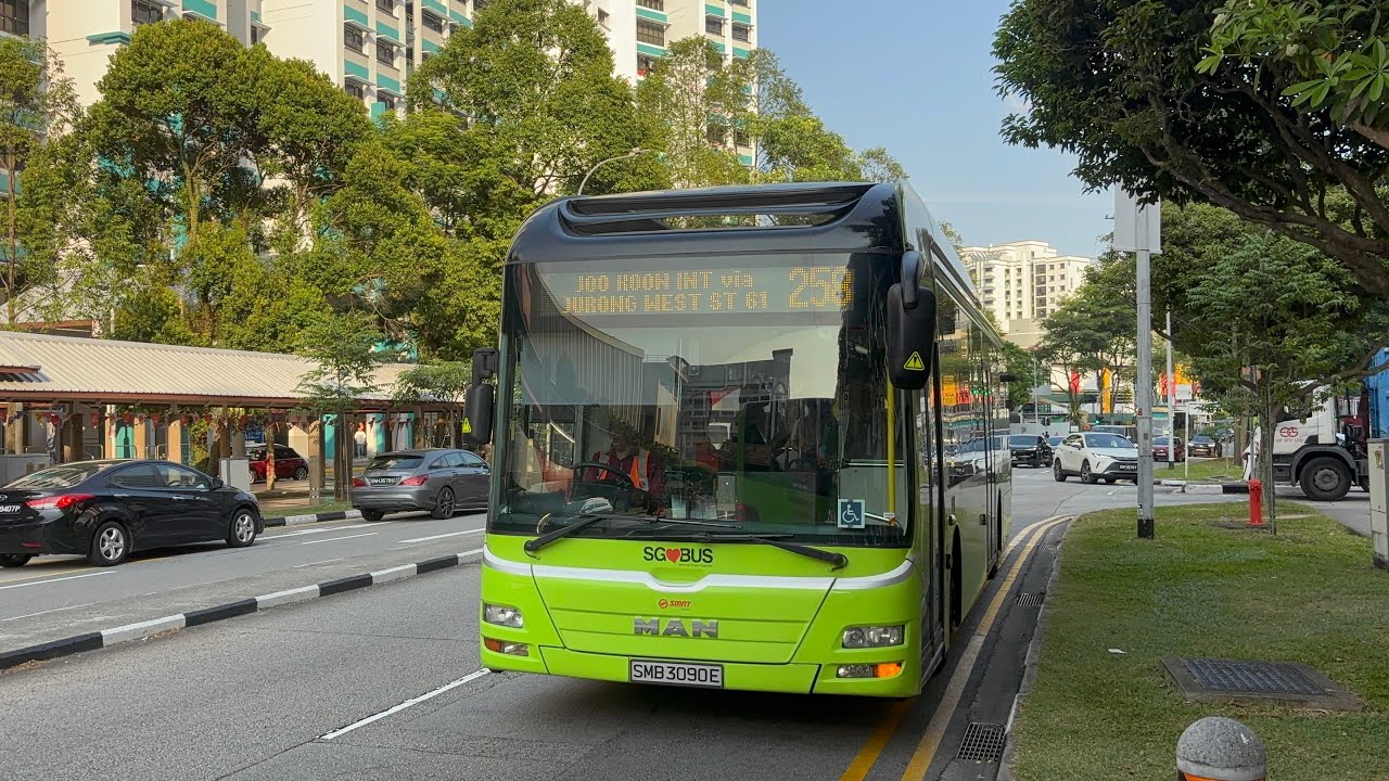 SMRT Buses MAN NL323F A22 (Batch 2) SMB3090E on Service 258