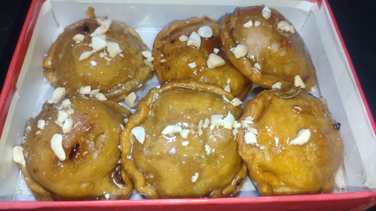#holispecial sugar syrup coated gujiya aata ka banaya aur khayi 😋🤗