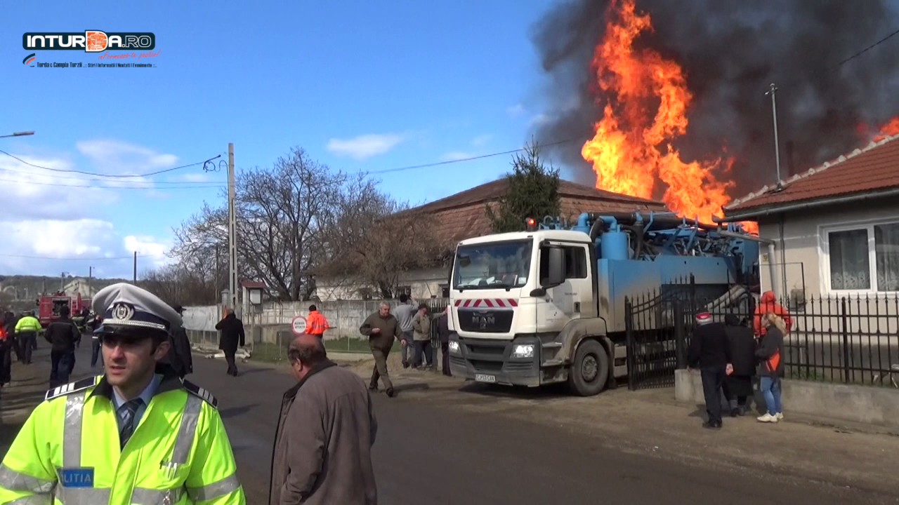 INCENDIU la depozitul de paleti din Mihai Viteazu