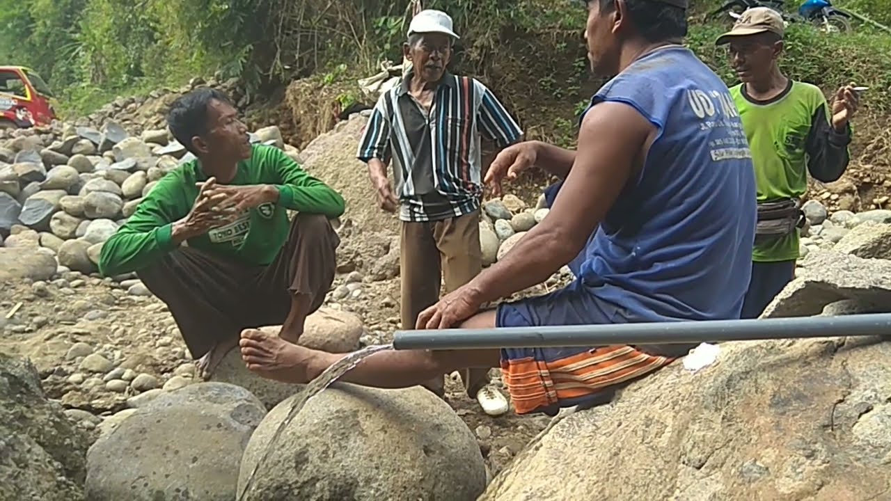 MENCARI SUMBER AIR DI PEGUNUNGAN