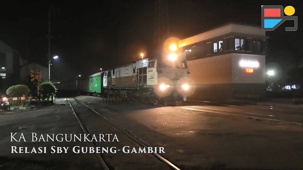 3 Kereta Malam Keluar Masuk Stasiun Madiun dan Naik KA Turangga