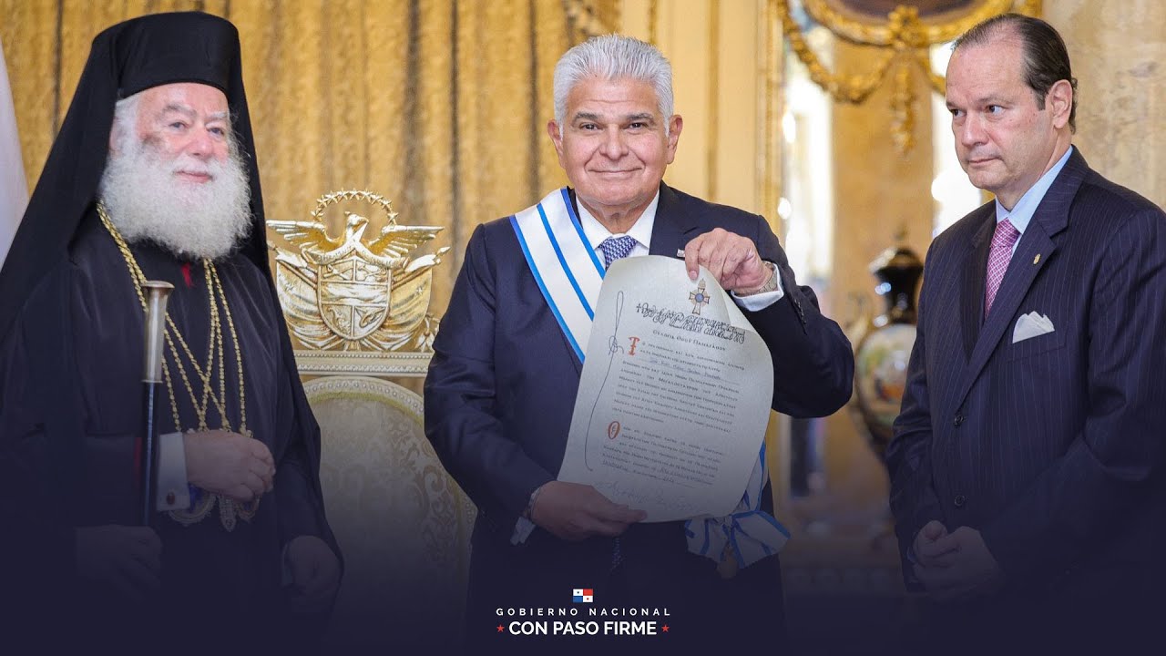 Mulino es condecorado por el Patriarca Ortodoxo Teodoro II con la Gran Cruz del Apóstol Marcos