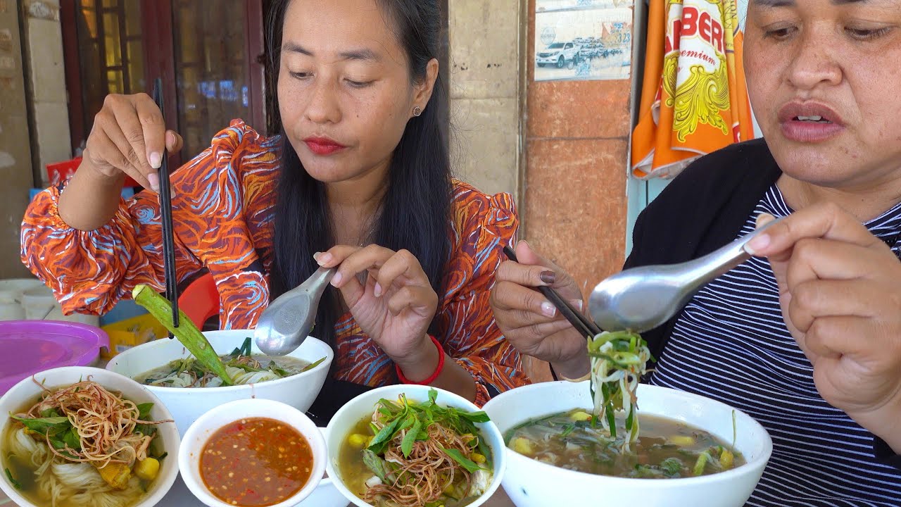 Вьетнамская уличная еда на камбоджийском рынке