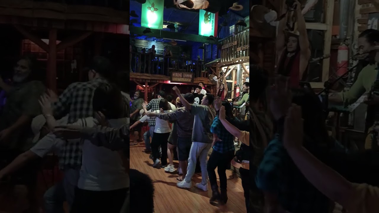 Soyosoy with sir Romeo Ogong TV. He prefer to dance tayaw than to sing #aladin #romeoogong 