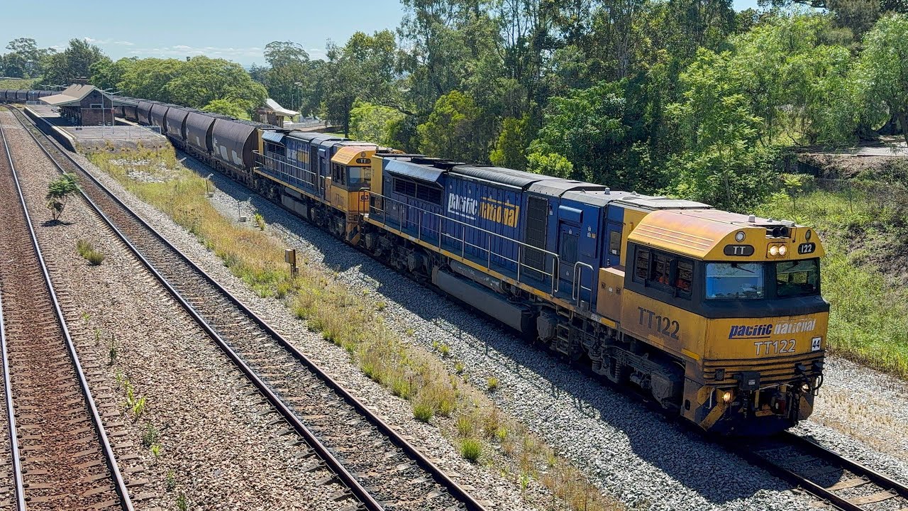 Pacific National’s TT122 & TT111 at East Maitland - 11/3/26