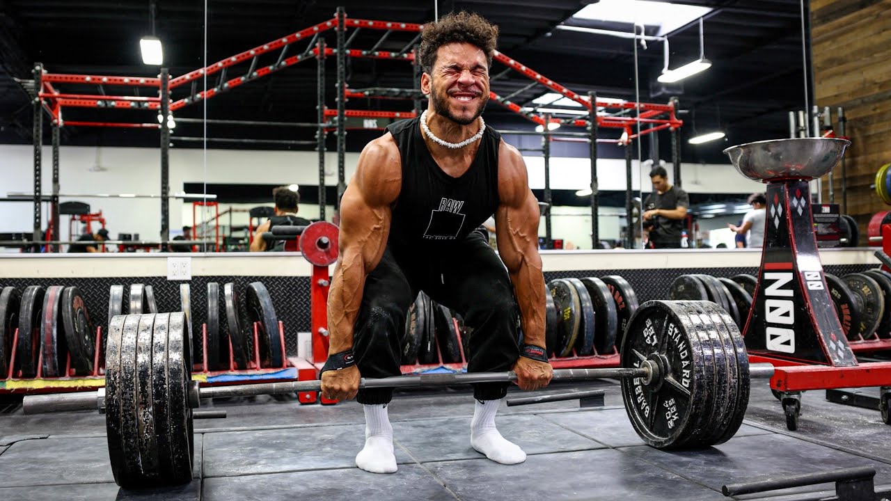 BODYBUILDER ATTEMPTS 500LBS DEADLIFT PR