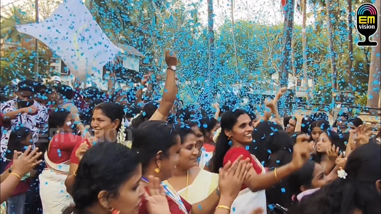 വർണ്ണാഭ കാഴ്ച്ചയൊരുക്കി പയ്യപറമ്പ് കണ്ടപ്പൻ തൊടിക ശ്രീ മഹാ ശിവ ക്ഷേത്ര എഴുന്നെള്ളത്ത്.