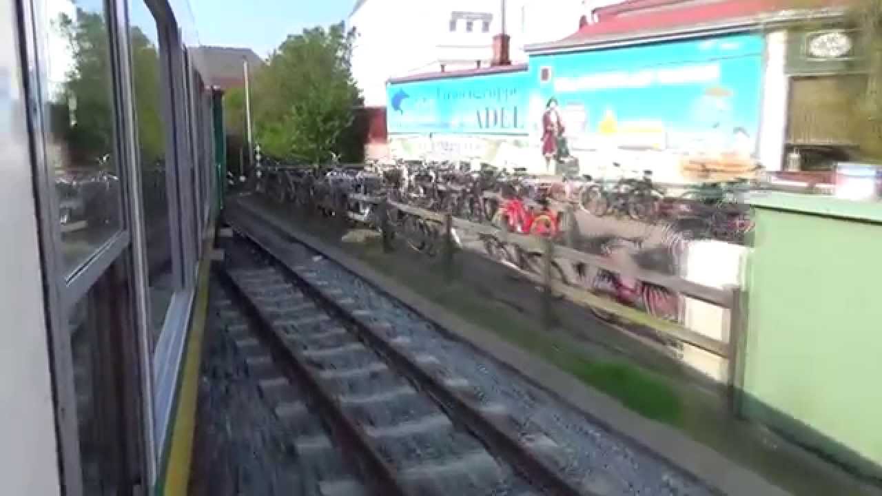 Fahrt vom Bahnhof zum Hafen mit der Borkumer Kleinbahn