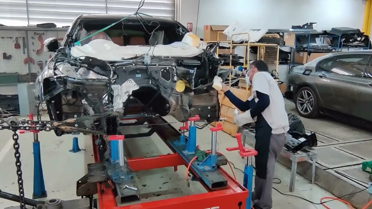 Reparatur eines BMW 730L d  auf der Celette Richtbank mit BMW Richtsatz