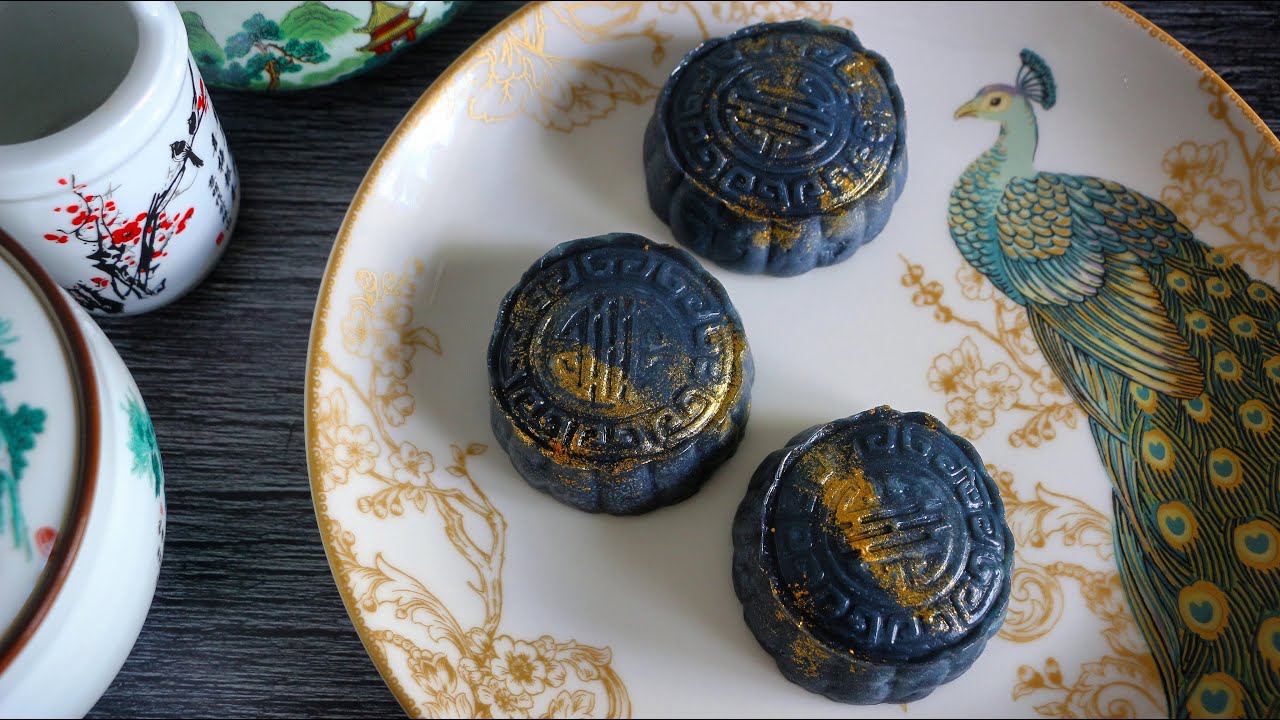 Royal Blue Snow Skin Mooncake | HomeCafe : Mulan 2020 | Special Full Moon Edition