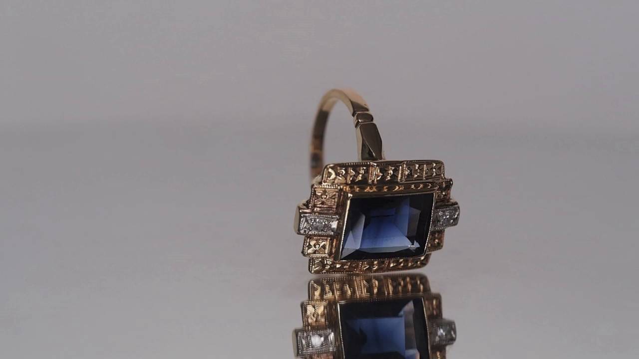 1920s Traditional Art Deco 2-Tone Ring Synthetic Sapphire with Accent Diamonds & Quion-Like Pattern