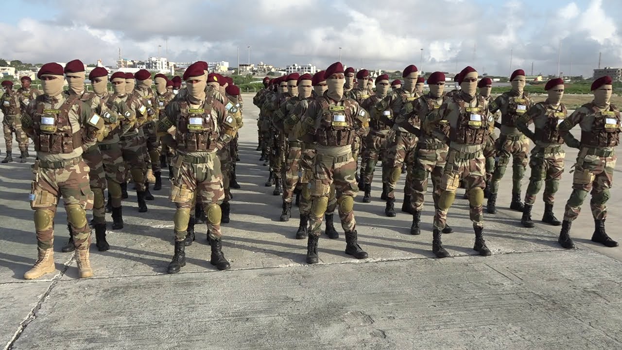 Taliyaha ciidanka xoogga oo Muqdisho ku soo dhaweeyay cutubyo ka tirsan Kumaandooska Qaranka.