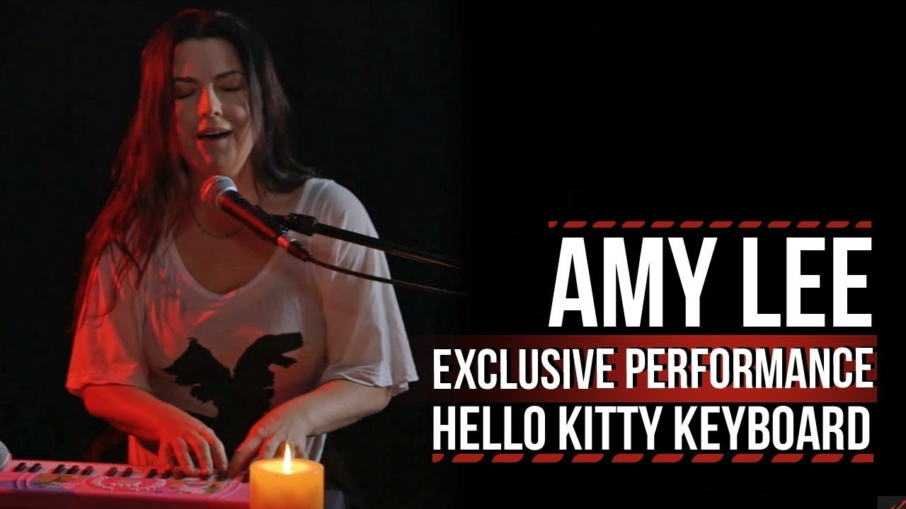 Evanescence's Amy Lee Performs Using a Hello Kitty Keyboard