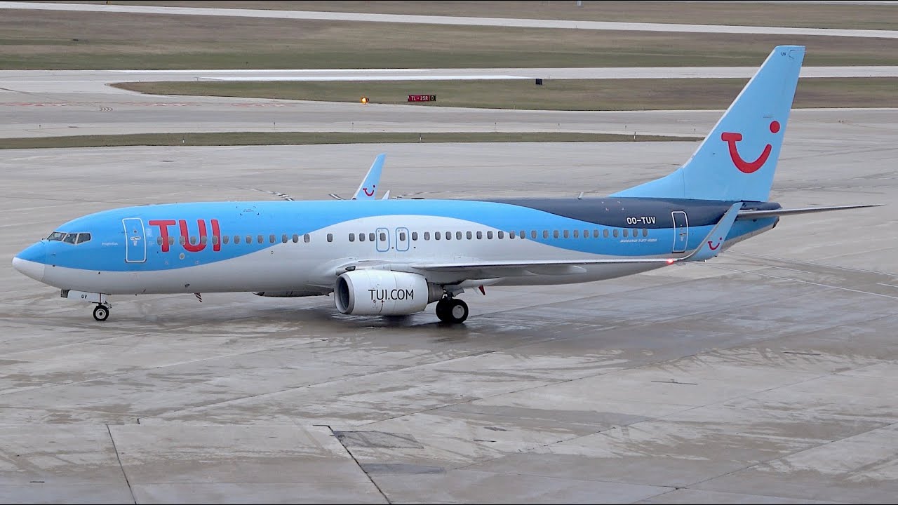 (4K) TUI, Sun Country, Mesa, Spirit - Planespotting at Milwaukee Mitchell International Airport