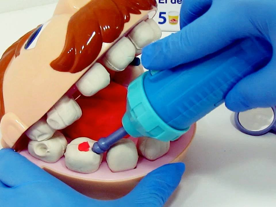 Teatrinho: Ed vai ao dentista - play doh brincando de massinha! 