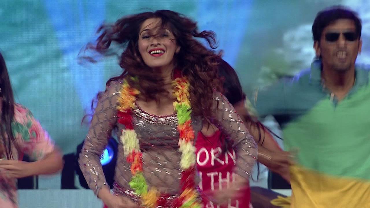 #MirchiMusicAwardsSouth Actress Raai Laxmi dances to the tunes of Plus
