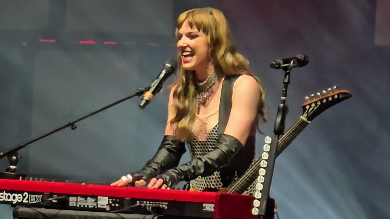 Halestorm - 07. Like a Woman Can - L'Olympia Paris le 17/11/2025