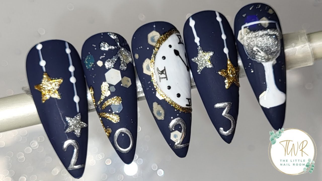 New Year Nails | @madamglamofficial