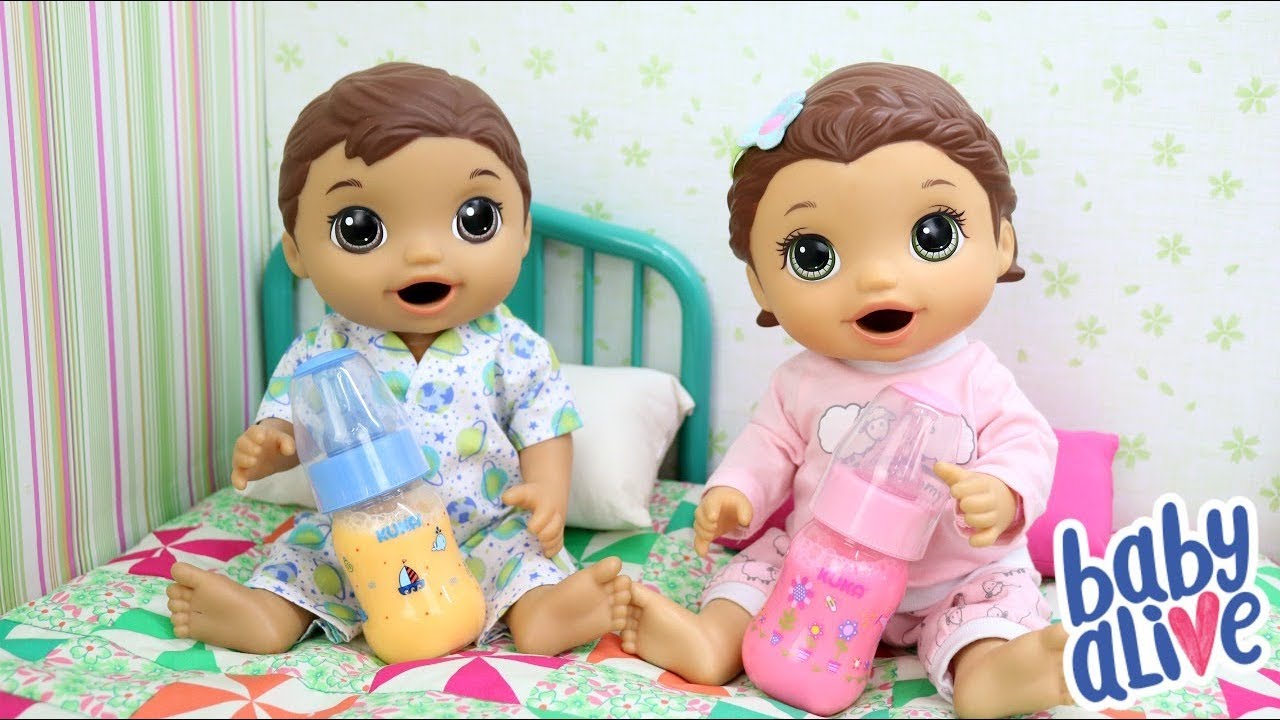 GÊMEOS LAURINHA E FELIPINHO TOMANDO MAMADEIRA