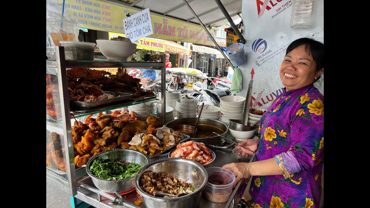 Phát hiện con cua nửa ký trong nồi bánh canh cua nấm rơm của Út Mẫn