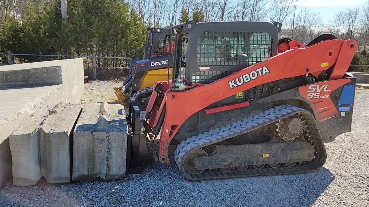 John Deere 333G vs. Kubota SVL95 Lift Test