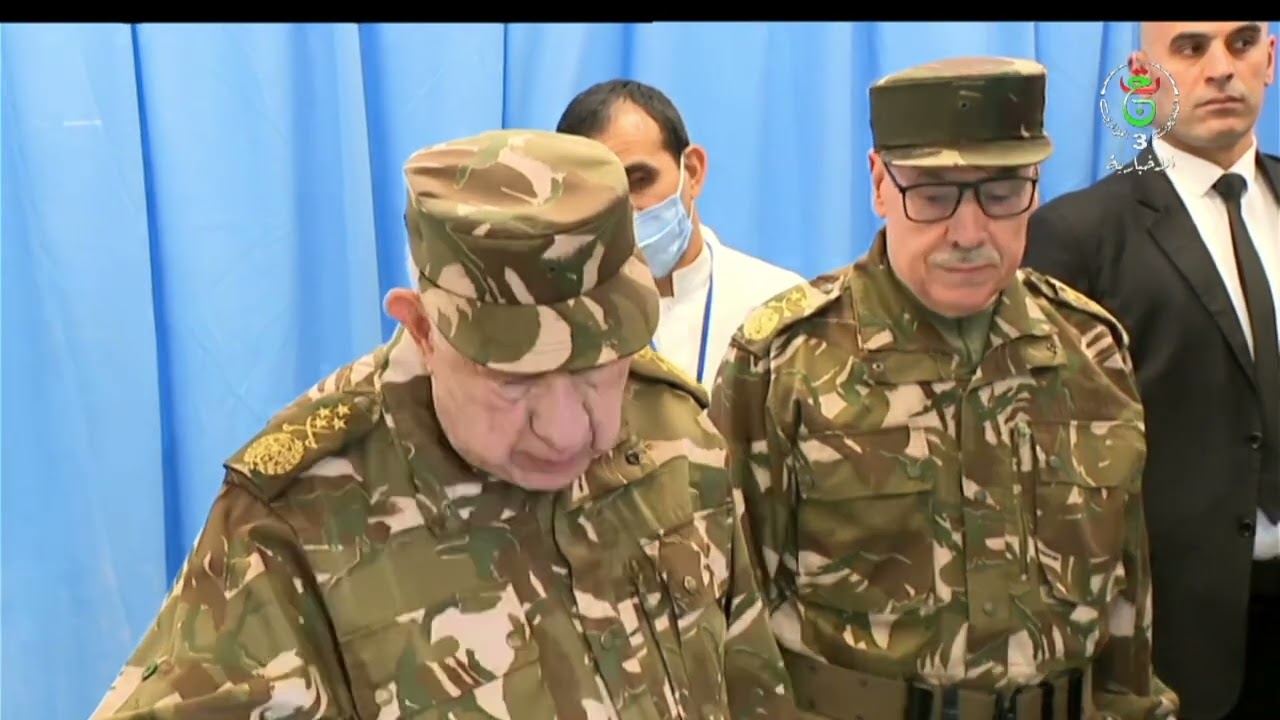 جيش-  حادث تحطم طائرة نقل عسكرية| الفريق أول السعيد شنقريحة يتفقد المصابين بمستشفى عين النعجة