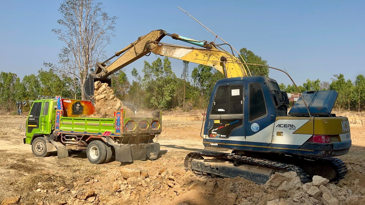 KOBELCO SK120-1 Mrak3 ยังมีไฟฟ้า ทีมงานเสี่ยวียโสธร ลอกดินหน้านาใส่ดั้ม6ล้อวิ่งงานถมที่ EP.2