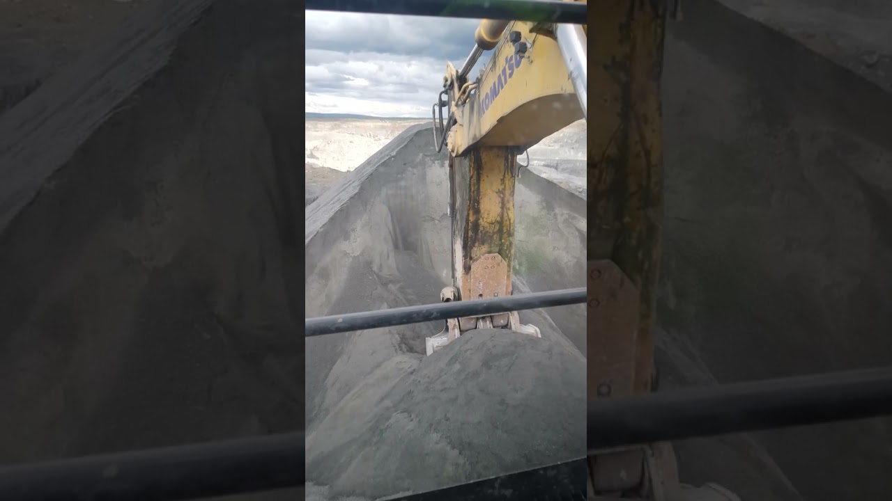 Easy diggin with Komatsu PC2000