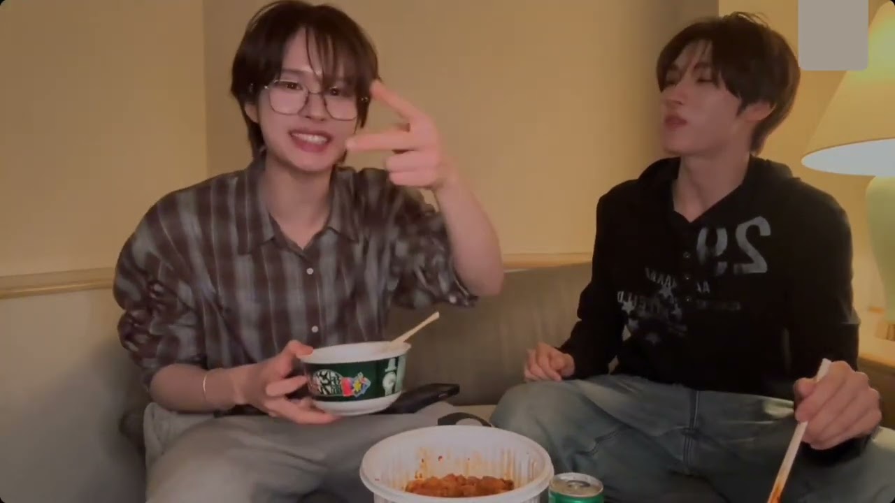 [투어스] 탱글탱글 탱글즈의 떡볶이 먹방🥣
