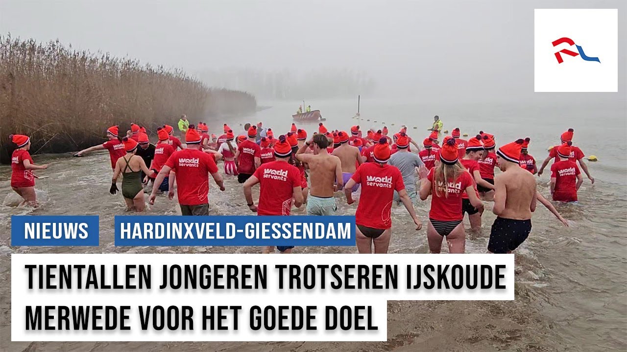 Jongeren halen ruim 4500 euro op voor scholen in Zambia met vervroegde nieuwjaarsduik
