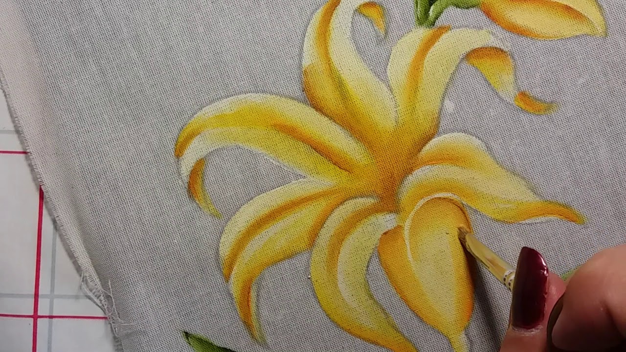 Lírio amarelo  - Parte 2 - Pintura em tecido