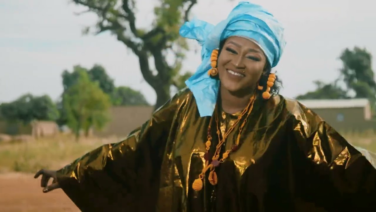 SAFI DIABAT&Eacute; - AMARA SYLLA (Clip officiel )