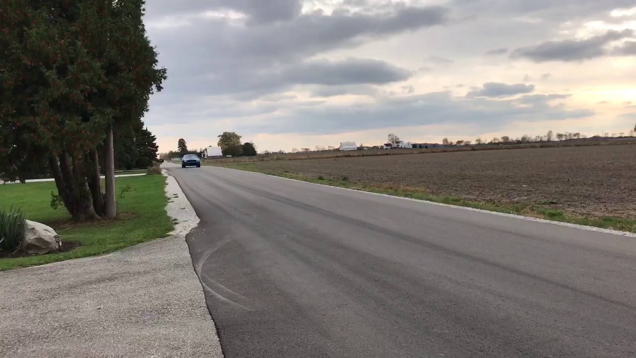 Dodge Challenger Fly By at 130 MPH!!!