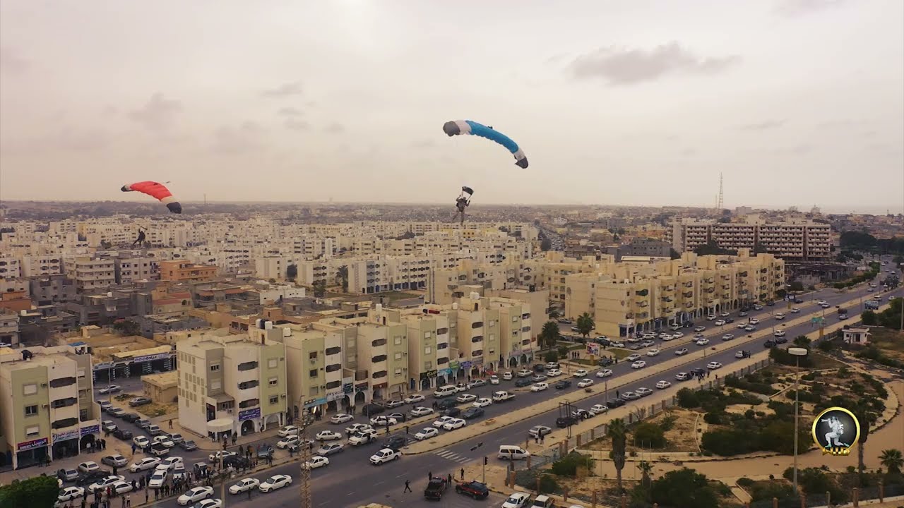 شاهد / فرقة القفز والمظلات - القوات المُسلحة العربية الليبية .