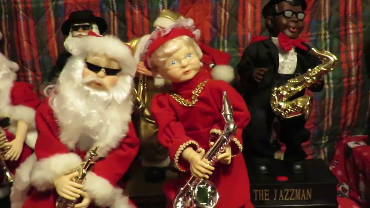 Jazzy Santa Claus Couple
