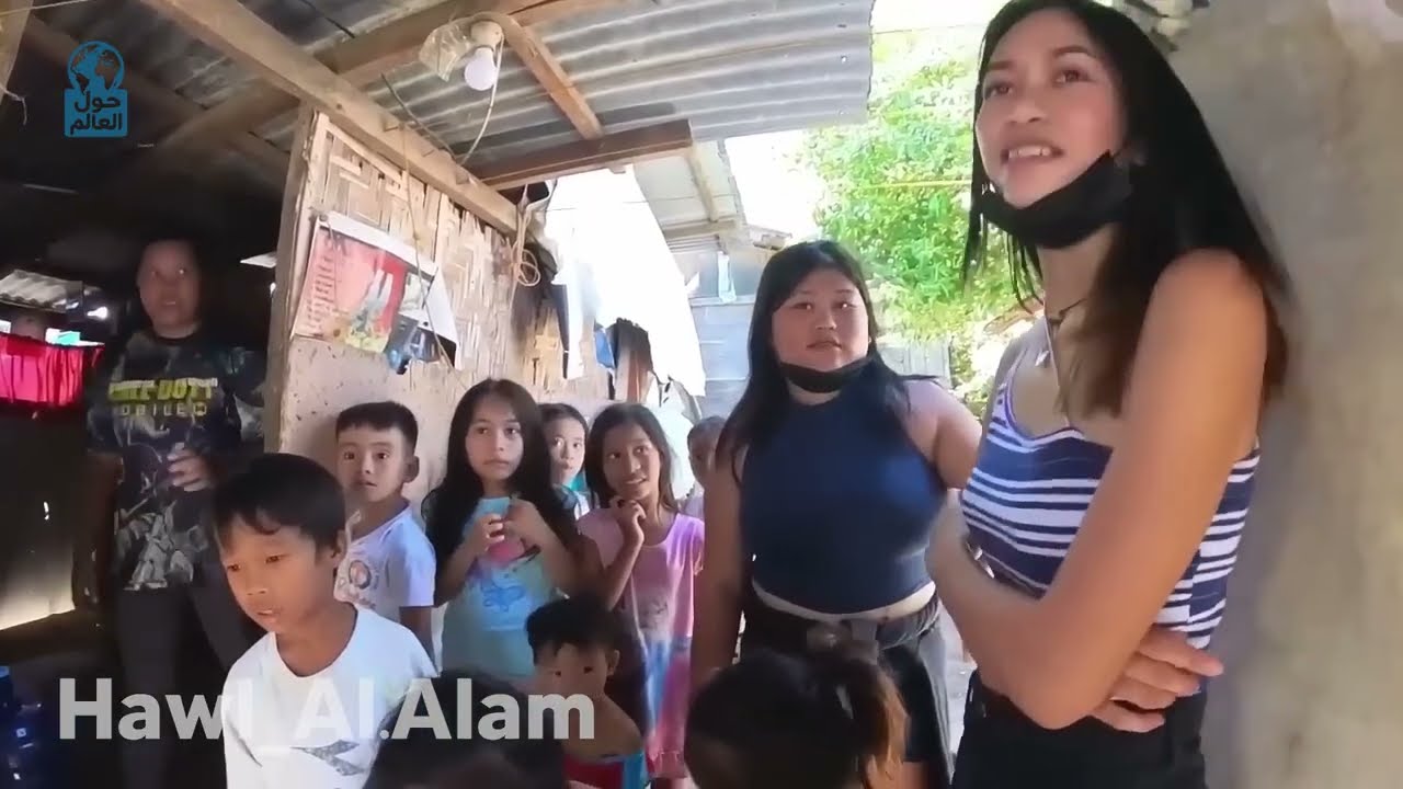 كل شيء هنا بدولار! جنون أنجلينا جولي في أكثر شوارع آسيا إثارة!🫣🥺