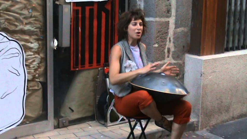 Aurillac 2009 Lior Shoov   -  fabuleuse joueuse de hang
