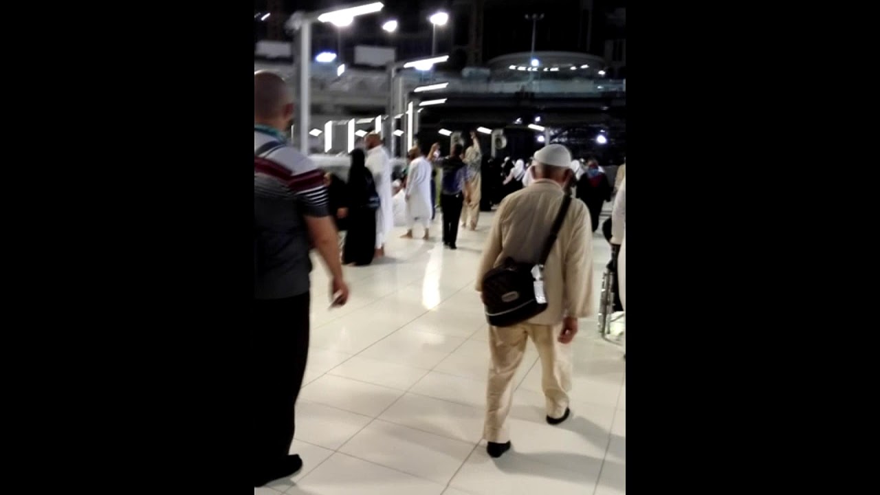 في الحرم المكي المؤذن حمد الدغريري يؤذن أذانه القديم الأذان الأول لفجر  الأربعاء 2 ربيع الثاني 1437
