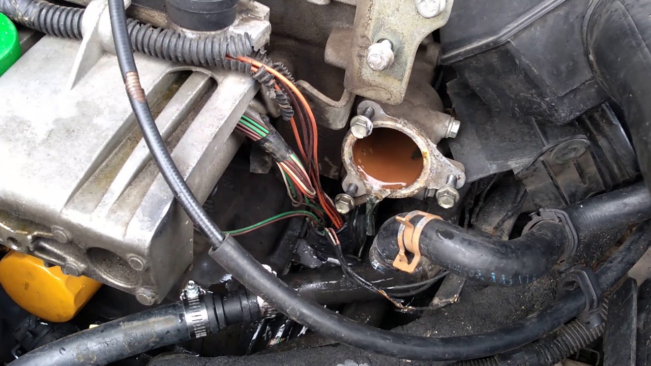 Bomba de agua da&ntilde;ada, prueba de caudal motor prendido
