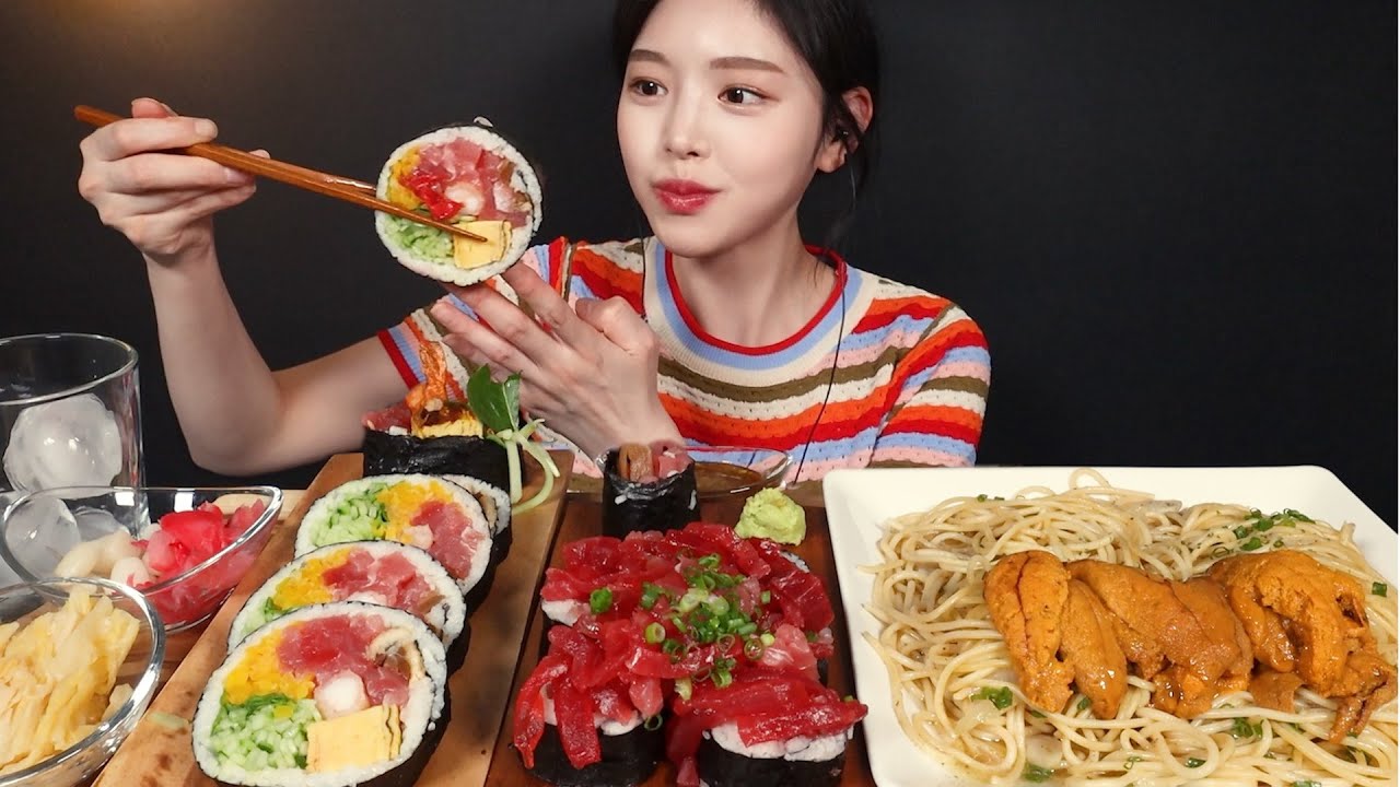 SUB)주먹만한 후토마끼에 참치마끼 성게알파스타 먹방! Futomaki, Tuna Maki and Sea Urchin Roe Pasta Mukbang ASMR