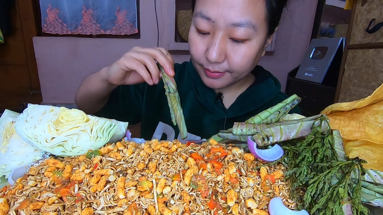 Mimi Noodles Singju Mukbang