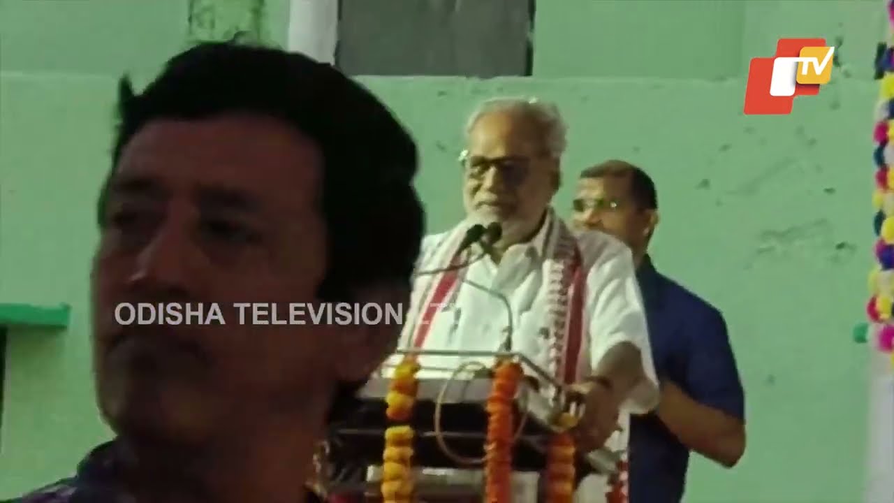 Governor Ganeshi Lal impressed with little kids’ answer during speech in Balugaon