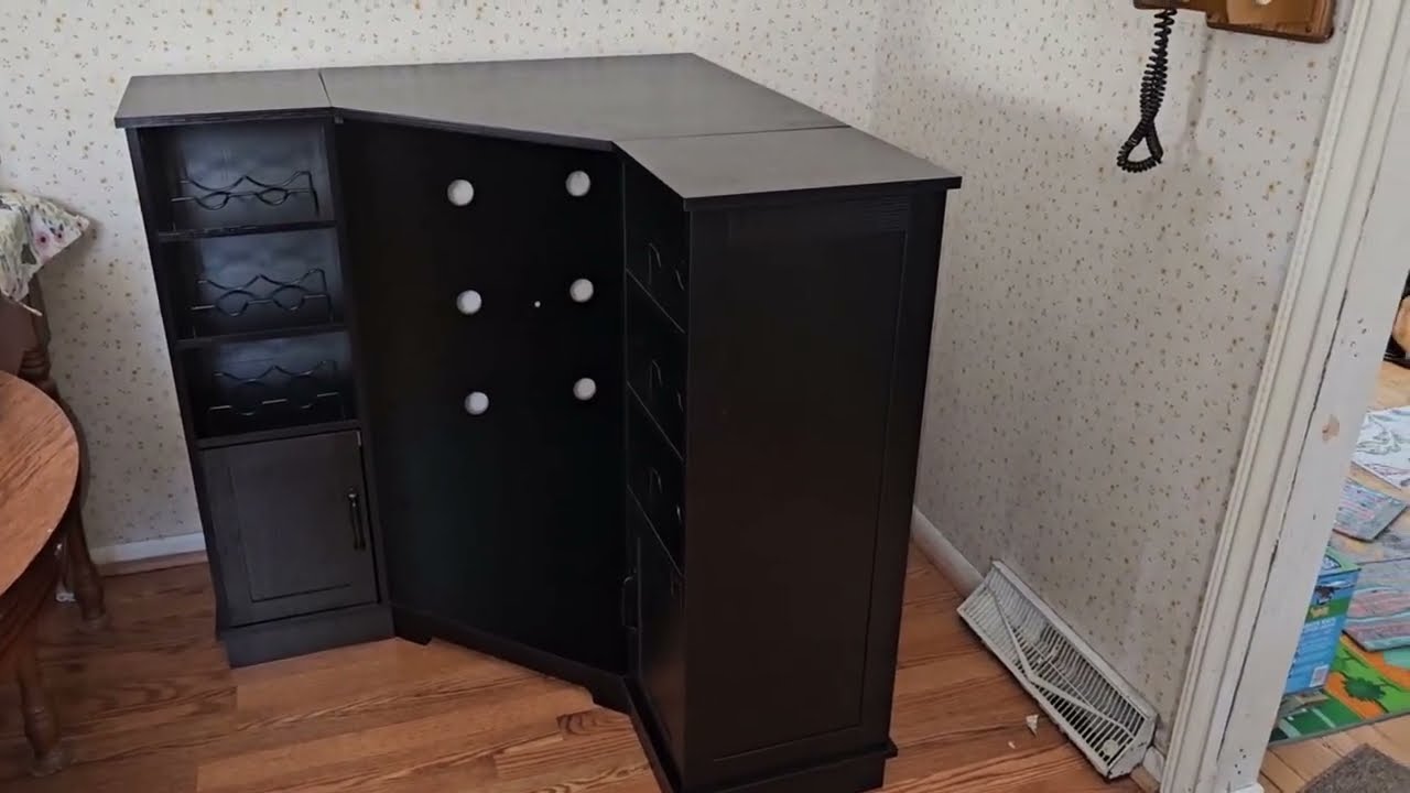 Обзор углового барного шкафа HSH с местом для мини-холодильника: отличный и недорогой винный буфет.