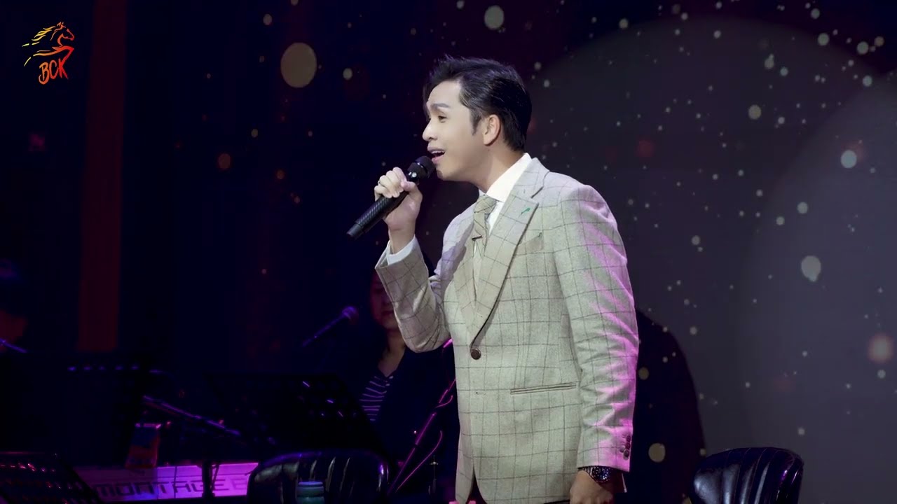 CHỜ THÊM MỘT ĐỜI - Bạch Công Khanh | Live at Bến Thành 18.3.2023