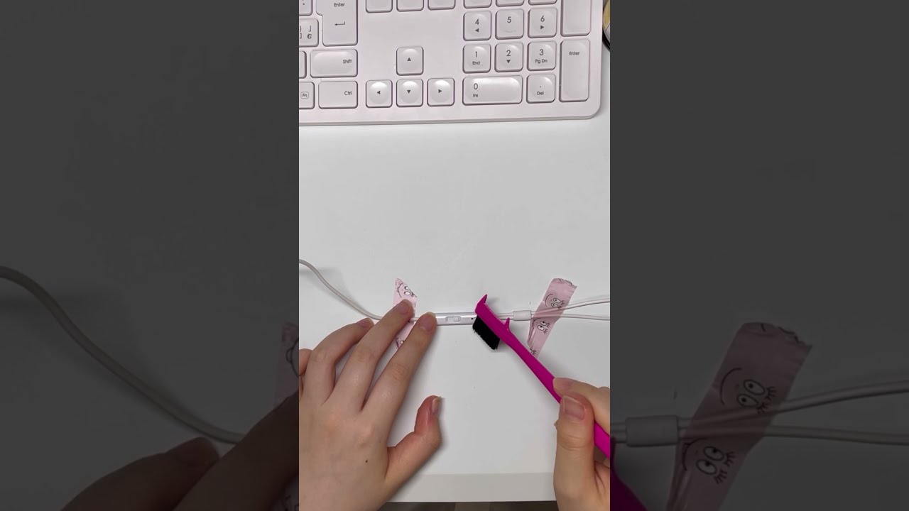 【ASMR】硬めのブラシでイヤホンマイクをグサグサ&小さめのブラシでジリジリ