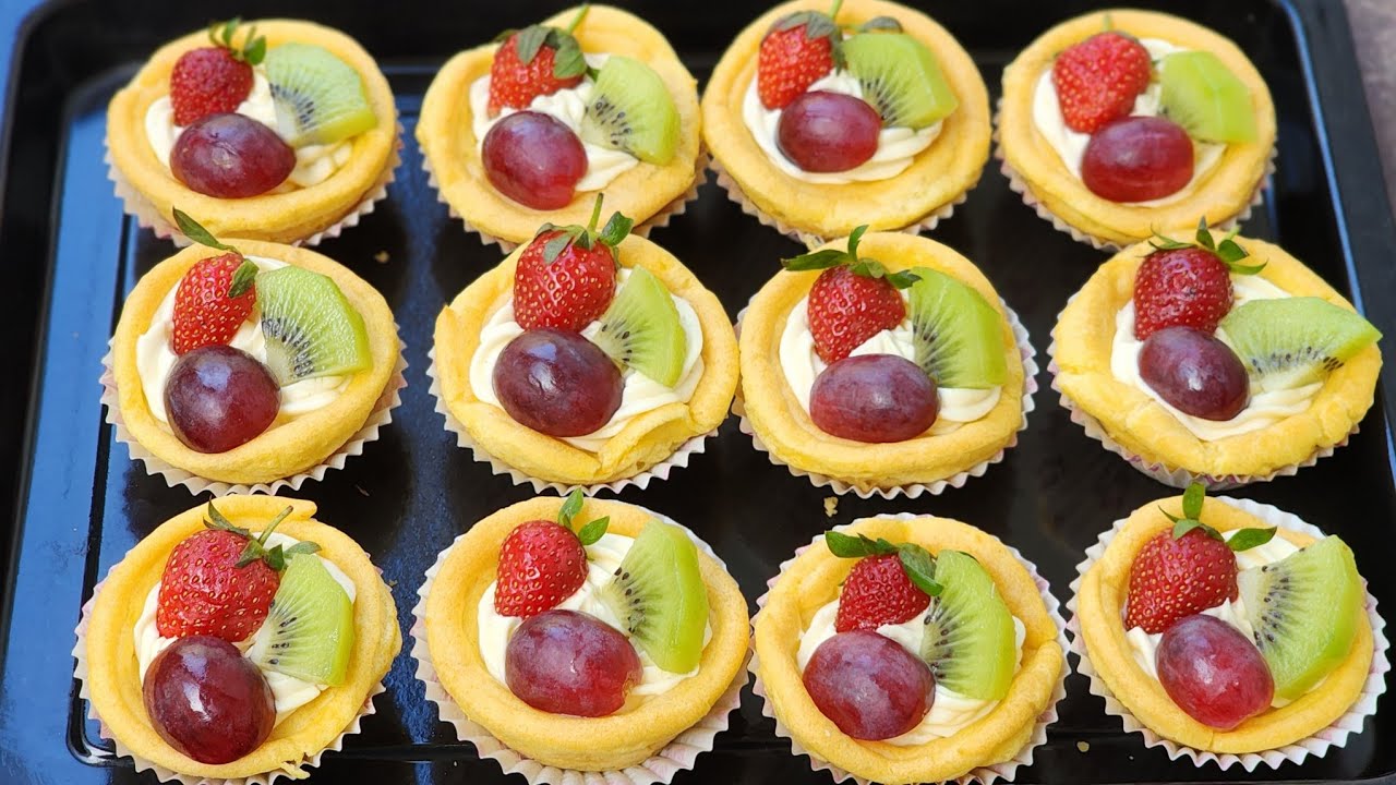 Kue ini lumer di mulut, gak cukup makan satu. Soes buah dengan diplomat cream
