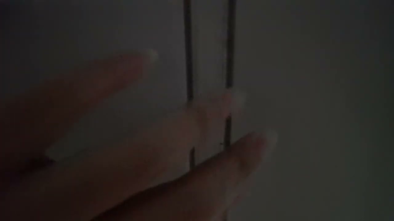 asmr caseiro - tapping na tela, sons de boca e sussurros/ mouth sounds #asmr 