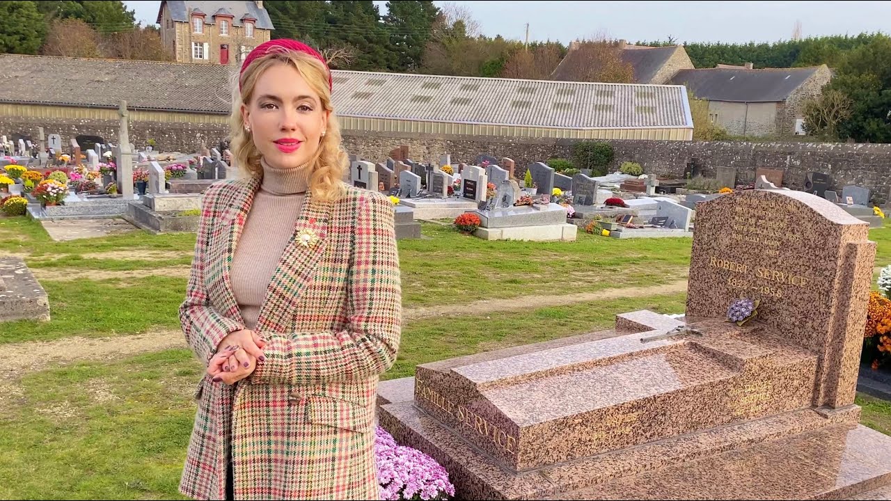 Visite au cimetière de Lancieux avec Robert W. Service