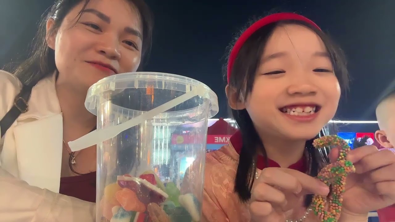 Mukbang kẹo dẻo tại Phố Tết Tasco Mall 20 tháng chạp Ất Tỵ #LucyDance