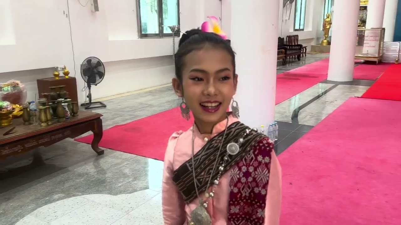 ลุยงานmvกันแต่เช้าเพื่อให้ทันวันฉลองหลวงพ่อชัยมงคลในวันที่9มีนาคมนี้ น้องธิดาลาวจะมาร้องถวายหน้าเวที